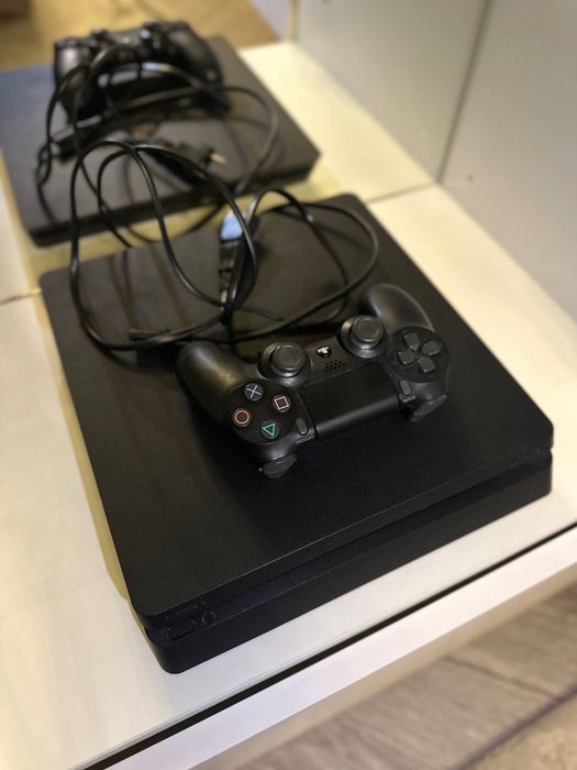 Продам PS4 Slim 1 тб