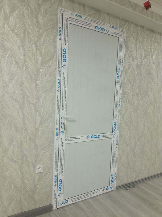 Окна двери витражи.