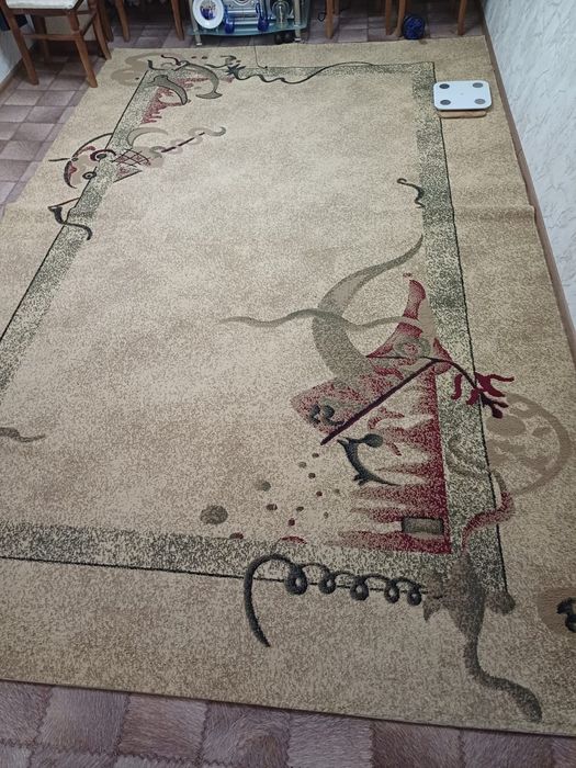 Ковёр в хорошем состоянии