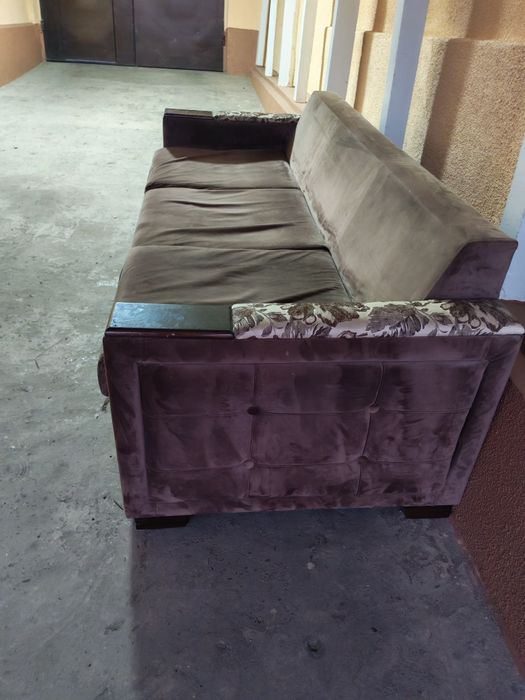 Диван продаю срочно