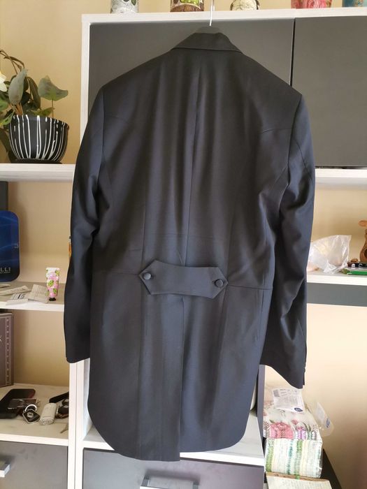 Абитуриенски костюм