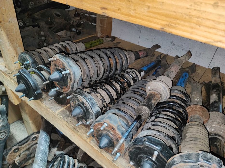 Окачване - амортисьори пружини носачи щанги шенкели от Мерцедес