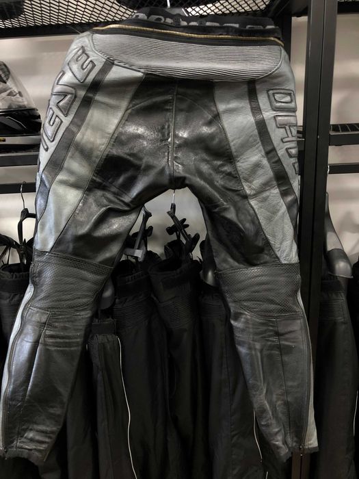 Кожен  мото панталон DAINESE ,протектори,оригинален ,размер 50-М