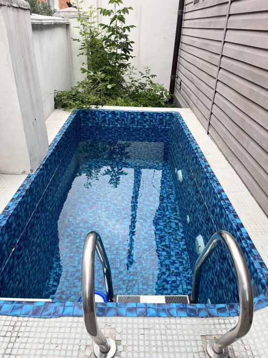 Баня в центре с уличным бассейном