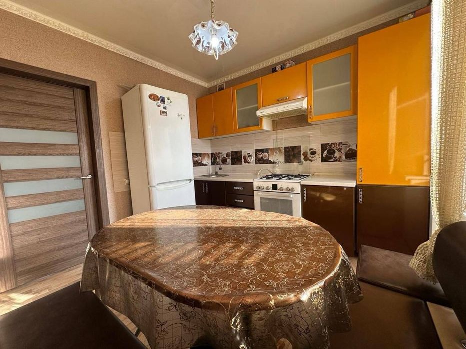 Продаётся трёхкомнатная квартира