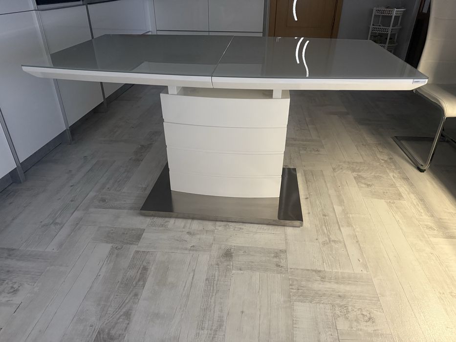 Разтегателна трапезна маса бял мдф гланц