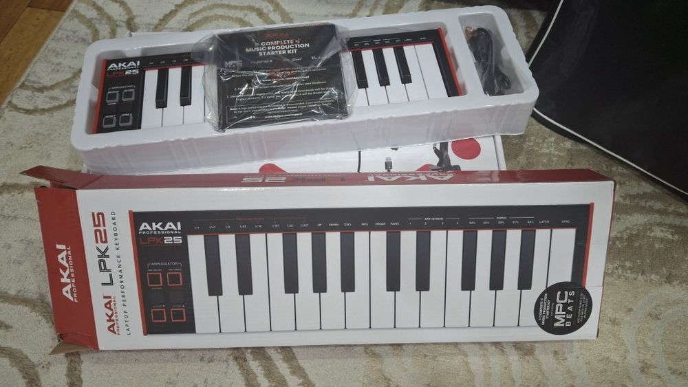 Миди клавиатура Akai