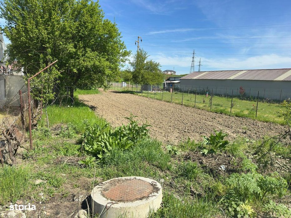 Intravilan IșalnițaApă și canal,posibilitate de c.electric și gaz