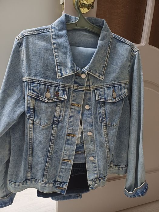 Продам женскую джинсовую