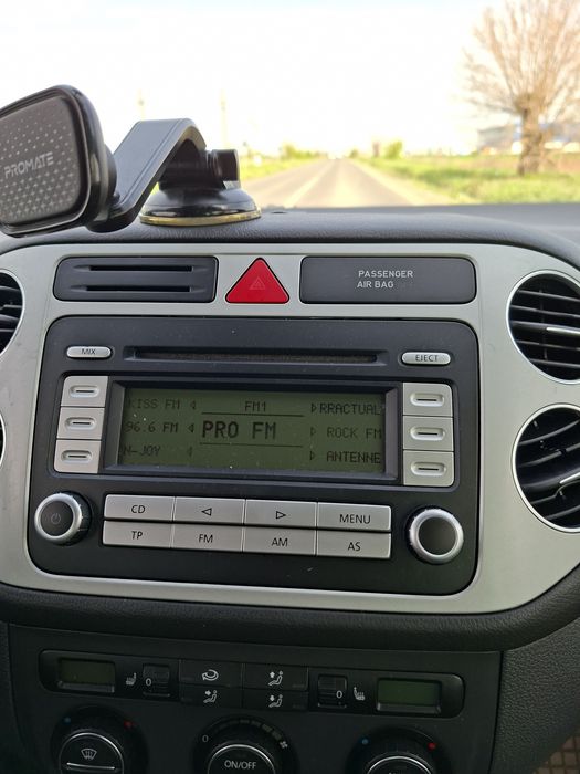 Radio cd original Vw golf  5 golf plus nu are cod