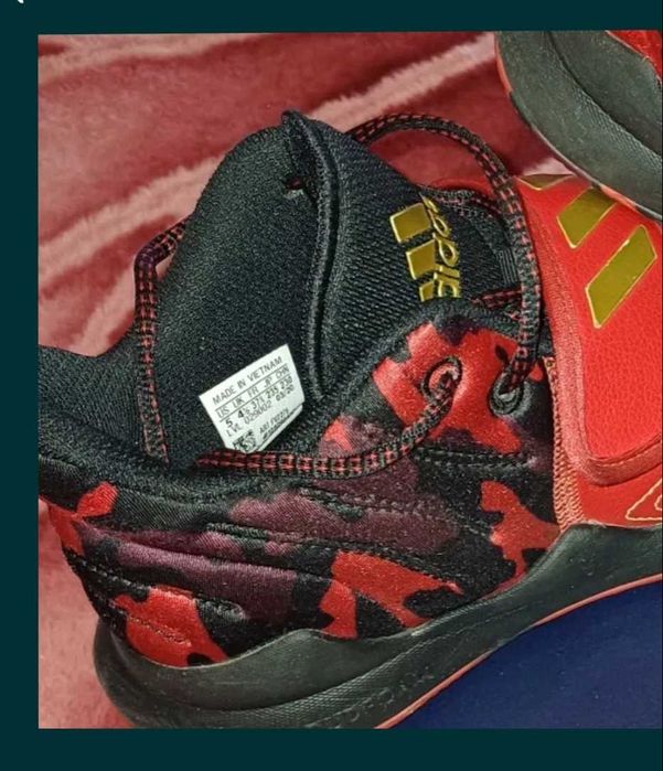 Продавам обувки за баскетбол Deep Threat J FV2276 Червен Adidas