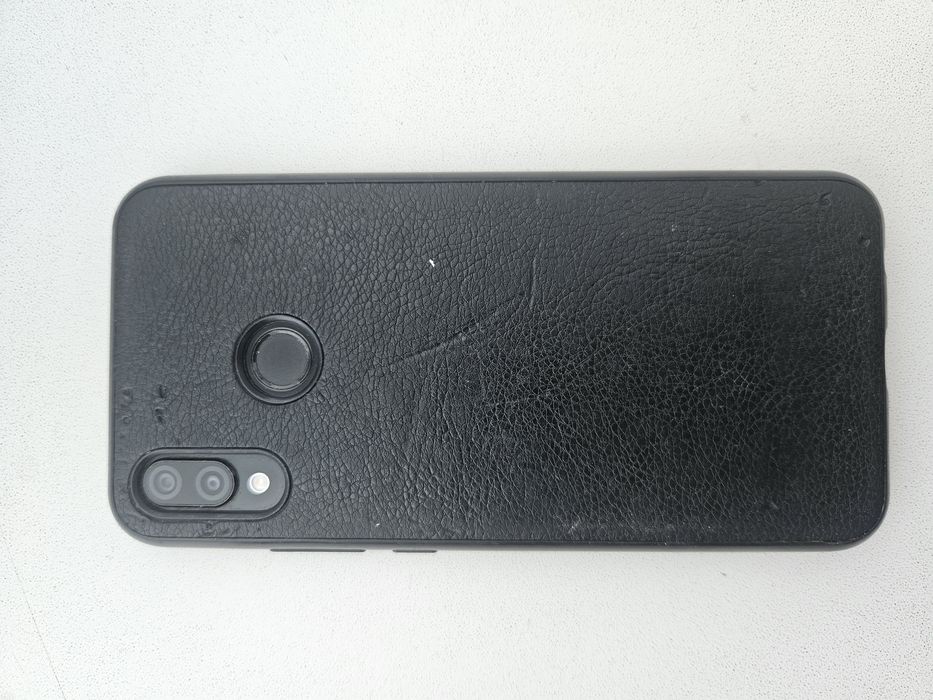 Продам Huawei p20 lite.