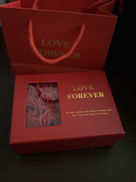 Cutie tandafiri si bratara de argint