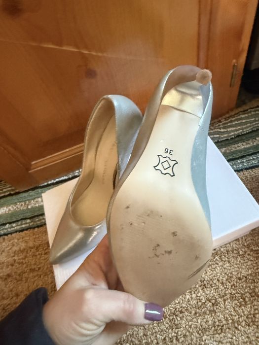 Обувки с тънък ток стилето