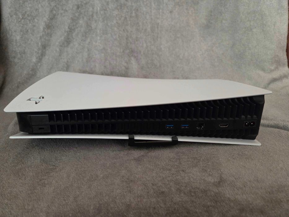 Consola playstation 5, aproape noua