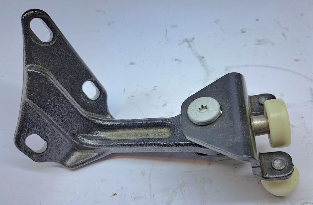 Rola Sprinter 907 /910   2017 - 2026 Rola Jos mijloc si sus ORIGINALE MERCEDES Orice Accesoriu pentru uși, Orice Piesa Disponibila Pentru Sprinter NOÎ