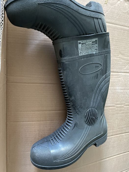 Продам сапоги резиновые новые