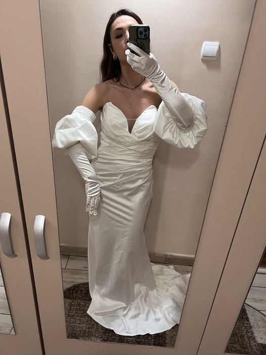 Rochie mireasa cu manusi