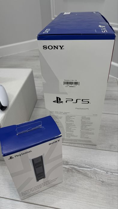 Продаю новый PS5 SLIM EAC 1TB дискавой