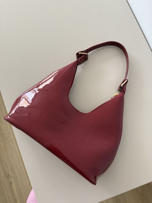 Чисто нова червена бордо лачена чанта