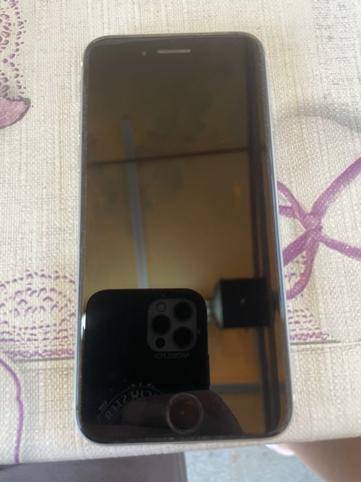 Продавам Iphone SE 2020