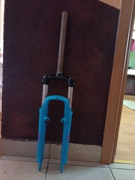 Vând furcă cu suspensie sr suntour