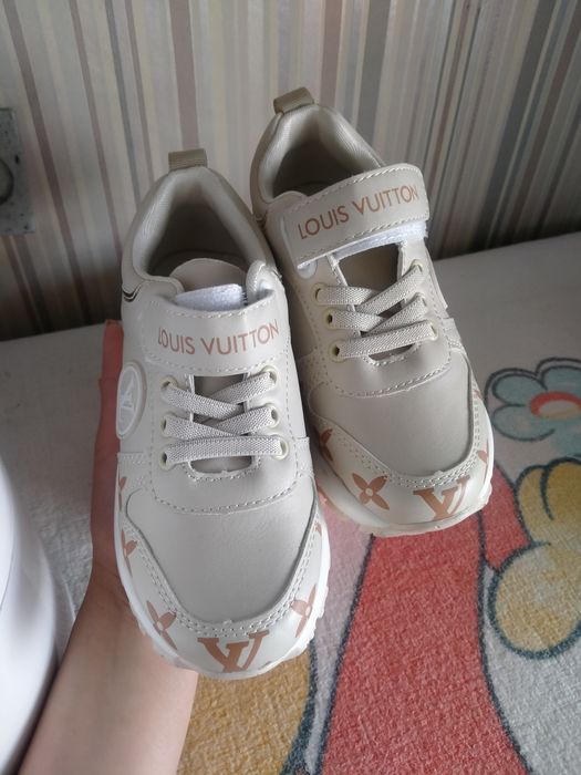 Кроссовки кожаные