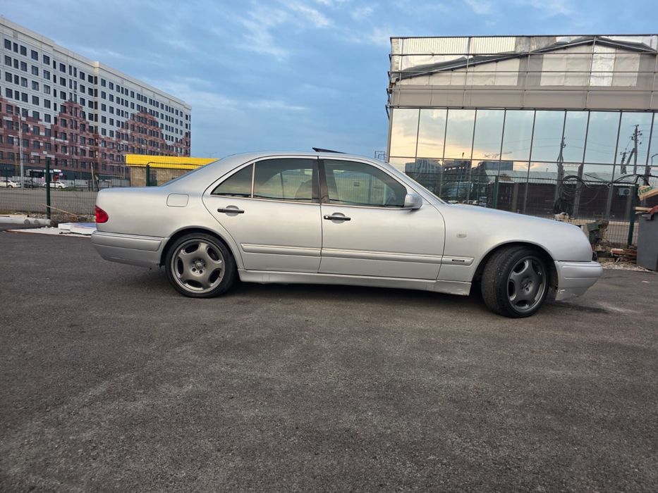 Мерседес авангард