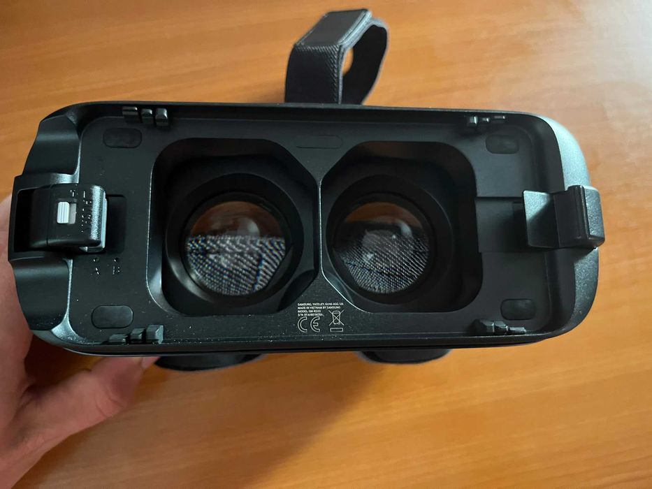 Ochelari VR Samsung Gear VR (SM-R323) Powered by Oculus - Cu cutie originală