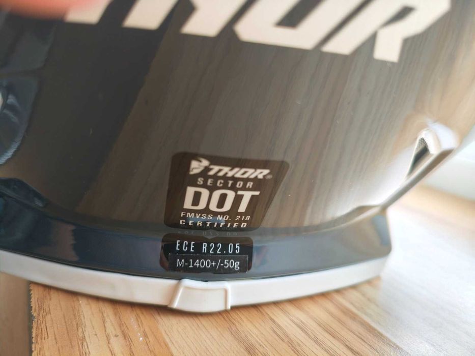 нова каска за мотокрос THOR