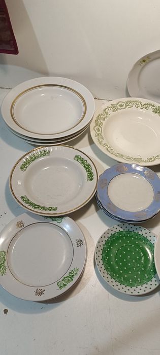 Продам тарелки разного размера.