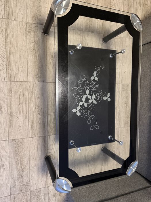 Продавам холна маса