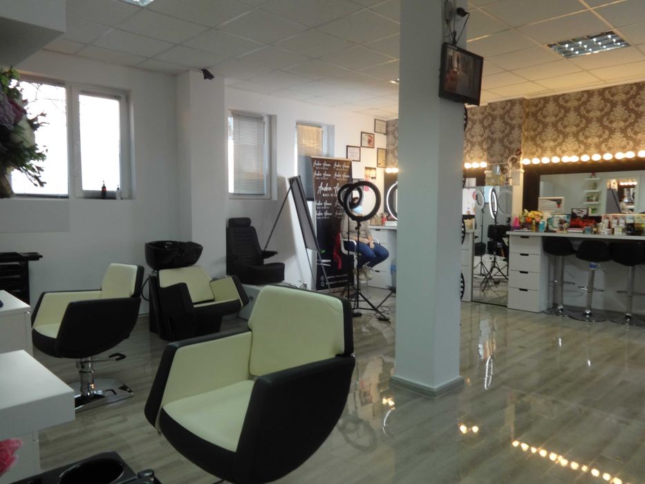 Vand imobil destinat activitatilor comerciale(birouri,cabinete,sediu firma,etc.)