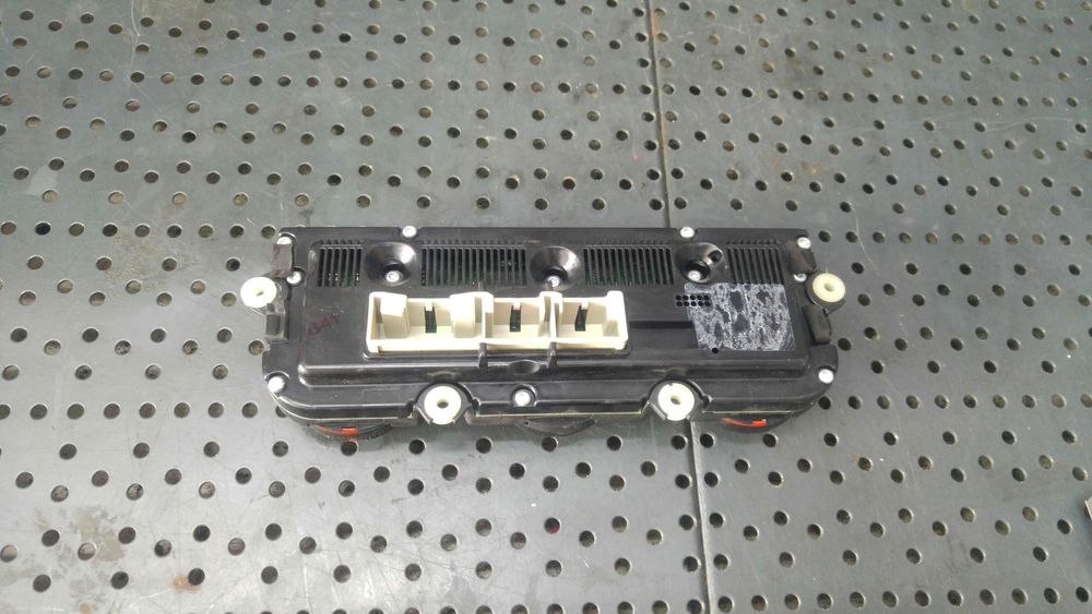 Panou comanda clima ac vw passat b6 3c 74677530