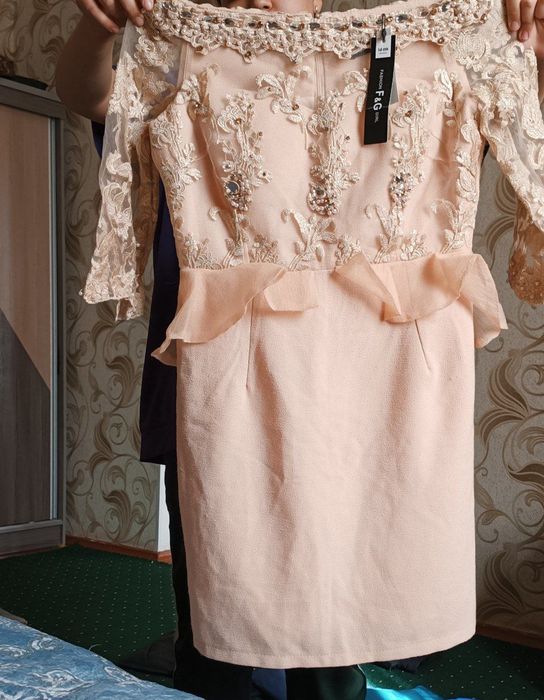 Костюм юбка, платья