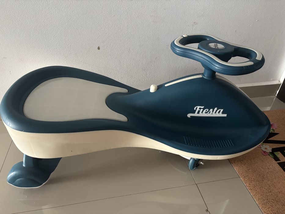Masinuta fara pedale Toyz Fiesta, cu muzica, stare foarte buna
