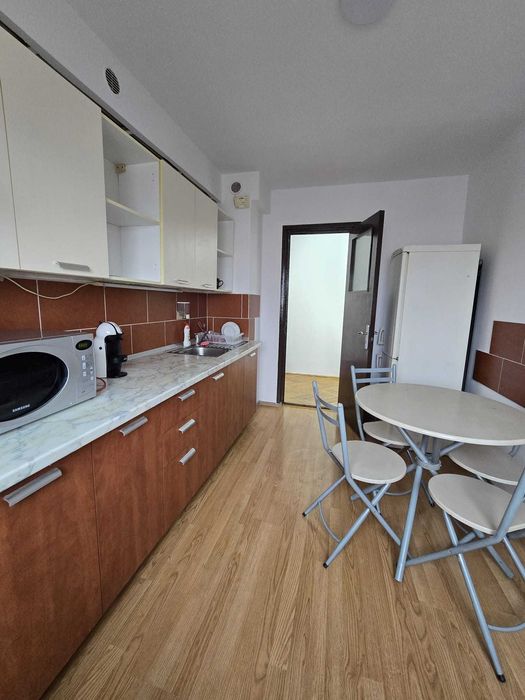 Inchiriez Apartament 4 Camere Decomandat