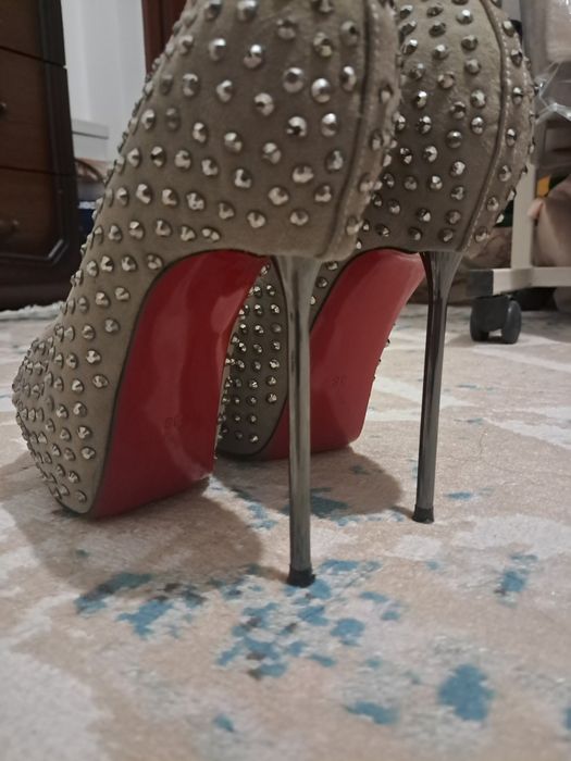 Отдам даром туфли