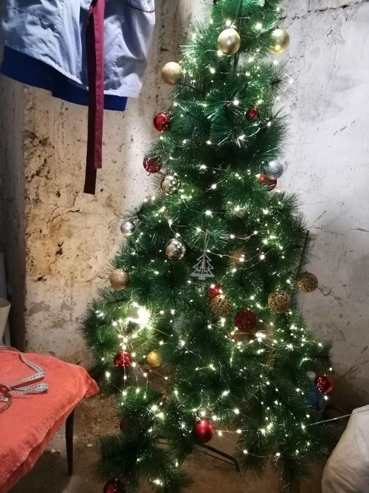 Новая ёлка с гирляндами