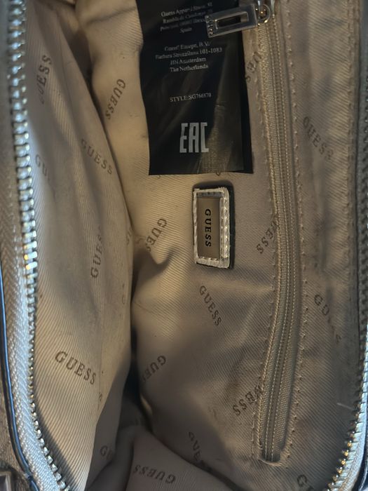 Оригинална чанта Guess