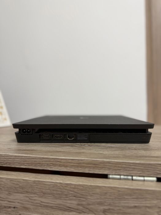 Playstation 4 slim 500gb+ 2 controllere