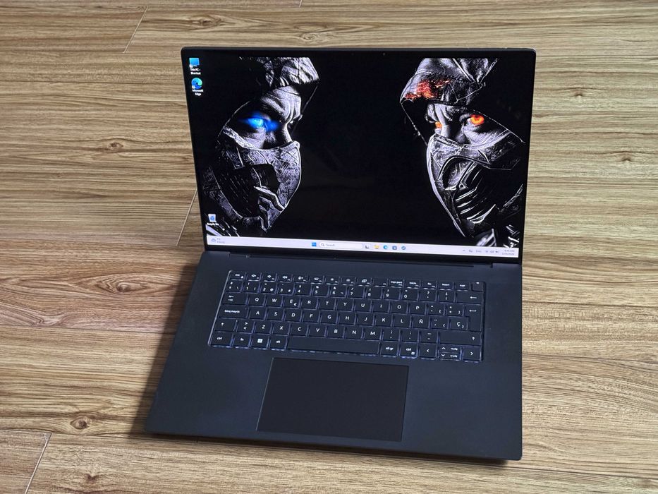 4K OLED Touch DELL 5680`i7-13800H/RTX 4000 ADA-12GB/32GB RAM/512GB SSD