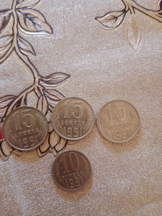 Продам колекционые монеты, значки