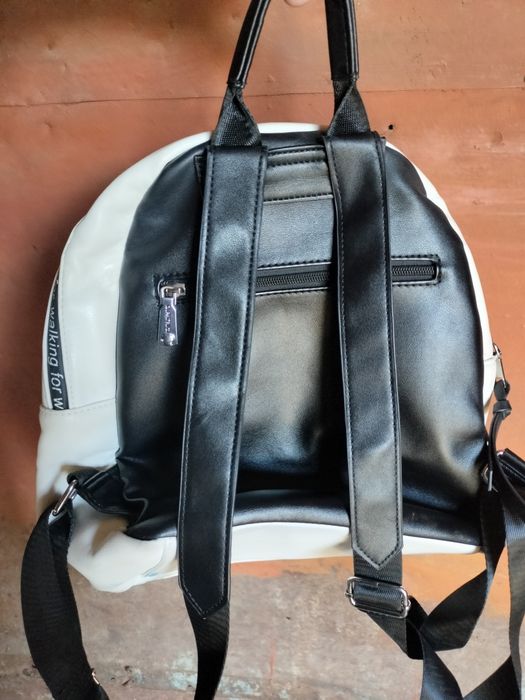 Сөмкелер сатылады