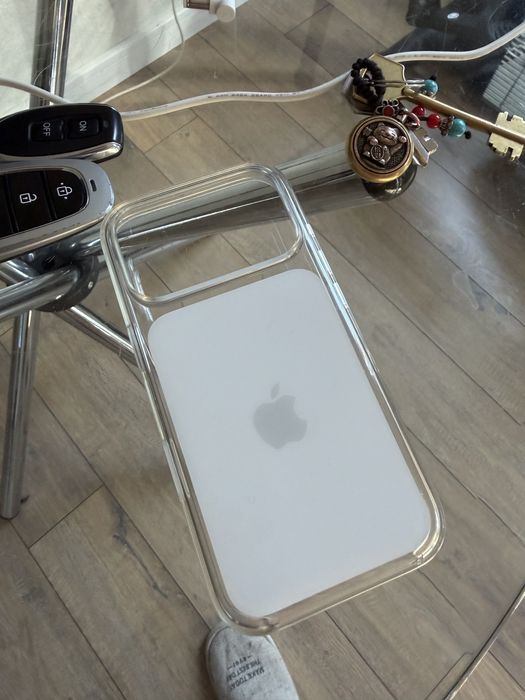 Продам оригинальный чехол clear case на айфон 17 pro