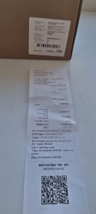 Продам женские кроссовки 37