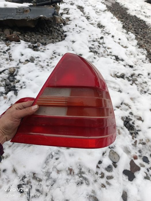 Задний стоп на Мерседес Бенс
