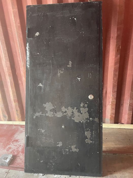 металлическая дверь срочно!!!