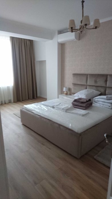 Inchiriez apartament  3 camere, cu terasa mare!