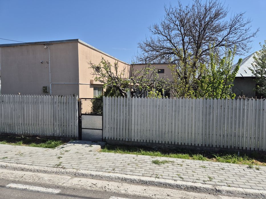 Vand casa batraneasca + teren 1400 m2 in  Tecuci, Satu Nou, Str. 9 Mai.